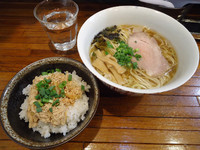 「駅前店限定『淡口醬油らーめん+生姜ご飯(￥750+250)』」@町田汁場 しおらーめん進化 町田駅前店の写真