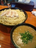 「濃厚つけ麺￥780大盛り￥150　鶏チャーシュー4枚￥150」@中華そば 輝羅の写真