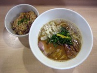 「あごだし醤油らーめん750円＋チャーシューごはん150円」@麺屋MOJAの写真