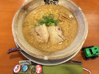 「高槻家らーめん（豚骨醤油味）」@越後秘蔵麺 無尽蔵 高槻家の写真