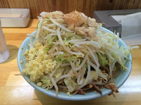 「少なめラーメン 650円 ヤサイ、アブラ、ニンニク、ショウガ」@らーめん つの旨の写真