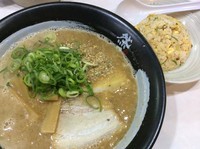 「然ら限界こってりらーめん 月曜日限定ワンコイン＋半ちゃん」@然屋高岡らーめんの写真