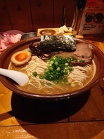 「白長浜らーめん大盛り」@博多長浜らーめん よかとの写真