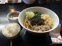 「まぜそば塩(850円)＋一口ごはん(50円)」@まぜそば専門 闘牛脂の写真