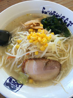 「しおらーめん」@ラーメン ともや 新田手島店の写真