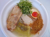 「鶏ワンタン麺＋チャーシュー＋フライドガーリック＝￥700」@和風らーめん 凪の写真