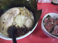 「塚越ラーメン+ローストビーフ丼(1250円)」@塚越ラーメンの写真