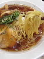 「焦がし玉葱醤油ラーメン」@ポッポ 大宮宮原店の写真
