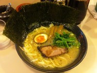 「ラーメン650円＋海苔100円」@六弦の写真