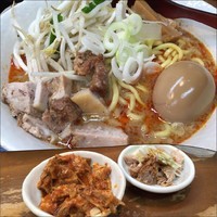 「あえめん 820円ピリ辛ほぐし豚150円レモンサワー350円」@味噌麺処 花道庵の写真