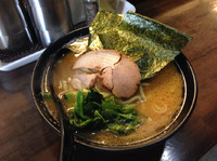 「味噌とんこつ（大盛り）700円＋100円」@横浜家系 ぱるぷん亭の写真