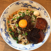 「太肉坦々まぜそば＋生玉子」@担々麺とまぜそば だんだんの写真