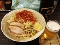 「【限定】ジャンク油そば（ニンニク・唐辛子）＋ビール」@三鷹食堂いなりの写真