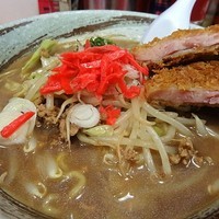 「ソースラーメン ハムカツのせ　850円」@中華料理 大輦の写真