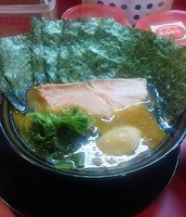 「ラーメン＋海苔＋半ライス　770円」@家系ラーメン とらきち家の写真