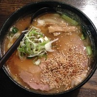 「醤油らぁめん」@らぁめん銀波露 札幌月寒店の写真