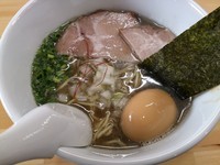 「煮干らーめん【出会いの①ニボ】＋旨みとコクのとろとろ味玉」@めんや天夢の写真