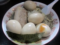「限定　特濃（８００円）＋炊き込みご飯＋和え玉＋味玉」@中華ソバ 伊吹の写真
