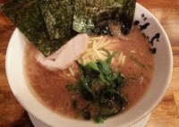 「らーめん＋小ライス　700＋50円」@横浜家系 麺屋はやぶさの写真