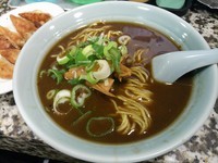 「ラーメン Ａ．伝統の油こってり濃い口　＋吞助特製餃子」@呑助飯店の写真
