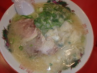 「ワンタンメン(730円)(硬め)替玉(110円)(バリカタ)」@長浜ラーメンはじめ 2号店の写真