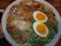 「ラーメン(700円)煮卵(100円)おにぎり(100円)」@天外天 本店の写真