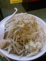 「ラーメン、ヤサイ、背脂固まり、ニンニク」@ラーメン二郎 新宿小滝橋通り店の写真