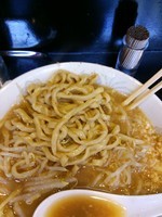 「ラーメン(麺カタメ、玉葱ニンニクマシマシ、他全増し)」@らーめん虎丸 川口店の写真