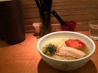 「塩ラーメン＋トマト」@アイバンラーメンPlusの写真