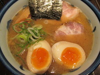 「二代目らーめん　「950円」」@めん徳二代目つじ田 麹町店の写真