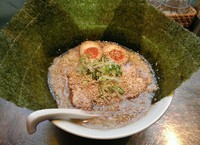 「背脂×鶏ガラ≒極旨味 それでいてスッキリ後味の醤油ラーメン」@さんじの写真