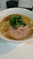 「鶏と6種類の煮干しを使った塩ラーメン」@ラーメン星印の写真