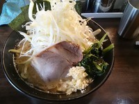 「醤油ラーメン＋ネギ」@横浜家系 ぱるぷん亭の写真