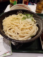 「ぶっかけ（冷・大）500円他」@はなまるうどん 千住ミルディス店の写真