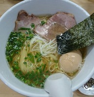 「黄金の100％煮干らーめん」@めんや天夢の写真