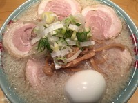 「肉そば（大盛）（こってり）＋塩味玉子」@中華そば 田中屋の写真