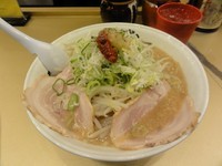 「しょうゆラーメン　750円　中盛50円　全て普通」@超ごってり麺 ごっつ 秋葉原店の写真