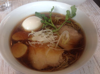 「アグー豚の醤油らーめん＋味玉900円」@BumBunBlauCafe with BeeHiveの写真