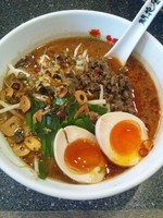 「味噌台湾らぁめん（味玉トッピング）」@つけ麺道 開花屋一貫 名古屋店の写真