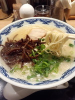 「博多ラーメン700円+替え玉円－200円（メルマガ登録）」@由○ 品川港南店の写真