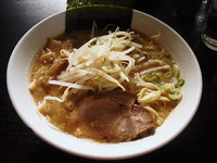 「しょう油らーめん650円＋替え玉120円」@味噌麺 伝堂の写真