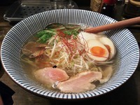 「鯏塩ラーメン　柚子風味」@進化驀進 本町店の写真