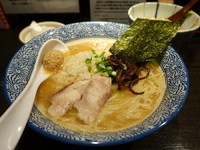 「濃厚醤油鶏そば　800円　+　大盛　100円」@濃厚鶏そば 麺屋たけいち渋谷邸の写真