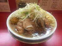 「大盛ラーメン(500g?)＋豚２枚増し＋ショウガ＋カレー」@麺屋 桐龍の写真