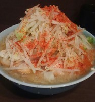「小ラーメン　730円　ﾔｻｲﾆﾝﾆｸﾄｳｶﾞﾗｼﾏｼﾏｼ」@ラーメン二郎 JR西口蒲田店の写真