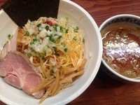 「イリコの味噌つけ麺＋ニボラー油和えネギトッピング」@良温(Ra-on)の写真