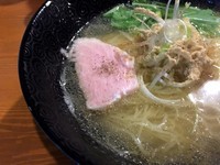 「塩らーめん」@麺屋 鯱の写真