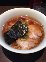 「醤油らぁめん」@支那そばや 本店の写真