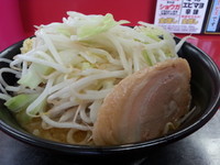 「味噌ラーメン(並盛・200g・野菜・アブラ・生姜)730円」@ジャンクガレッジ 熊谷店の写真