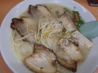 「チャーシューメン(800円)(硬め)ご飯(小)(100円)」@なべさんラーメンの写真